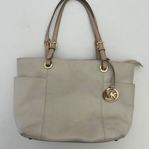 Michael Kors Jet Set Soft Leather Tote in Stone/Ecru w/Tan straps & Gold accents